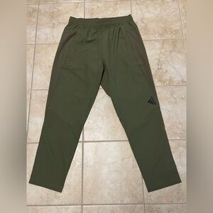 Adidas Men's Woven Pants; Light Weight With Zipper Pockets Green  Sz Large  NWT